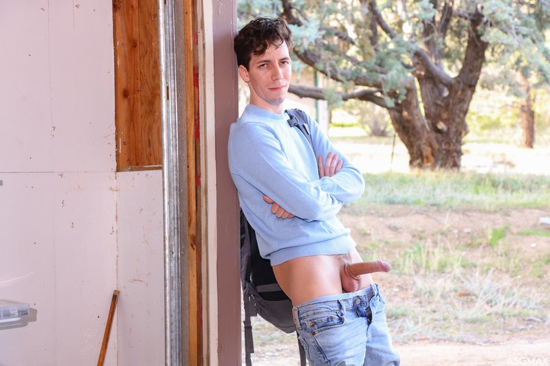 Garage Heat: Johnny Ford and Cristiano's Anal Encounter - image 4