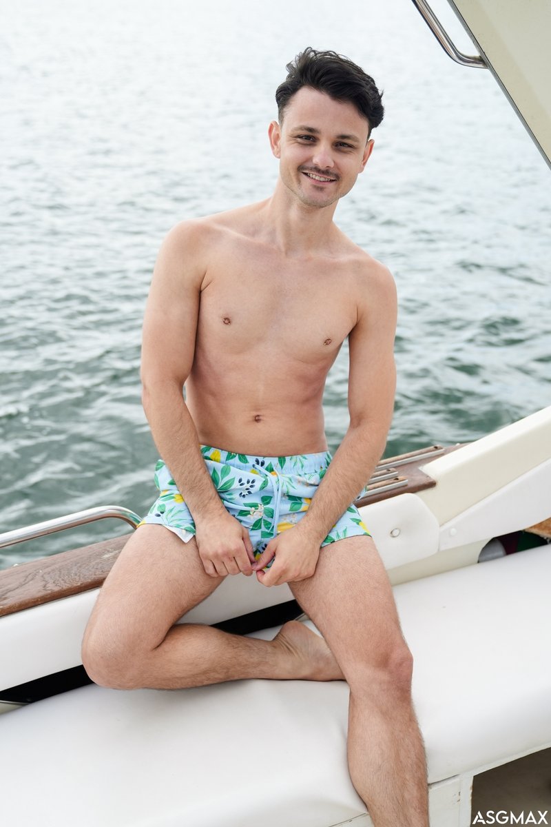 Outdoor Pleasure: Enzo Muller and Angel Elias's Anal Showdown on the Boat - image 2